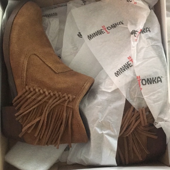 New (NWT) Minne Tonka Blake Boot - Picture 3 of 3